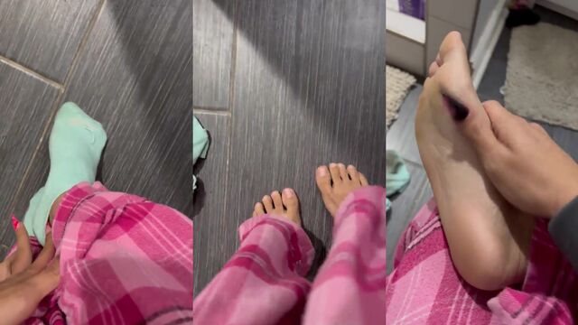 Socks off and feet tease with spicy JOI