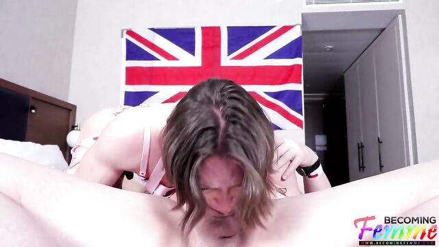 Sexy femboy Ararity gets an injection of Americana in a unique scenario