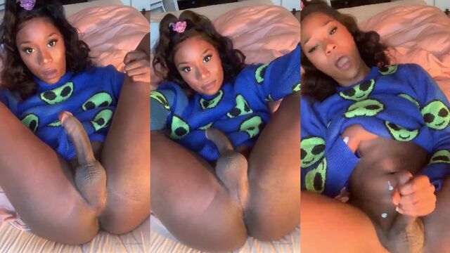 Transsexual beauty Vanniall gets her asshole gapped