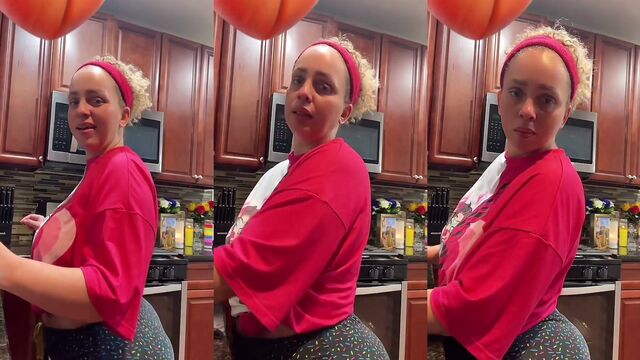 The golden-haired woman opens her ass for the professor