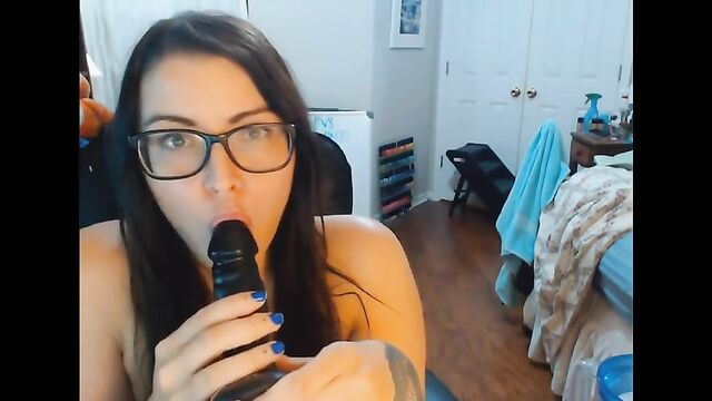 Chaturbate model KDWOW showcases her skills in a steamy display