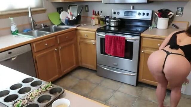 Трахнул сочную сексуальную жену на кухне, POV sex busty big milk natural tit boob milf ass mom wife home porn HD (Hot&Horny)