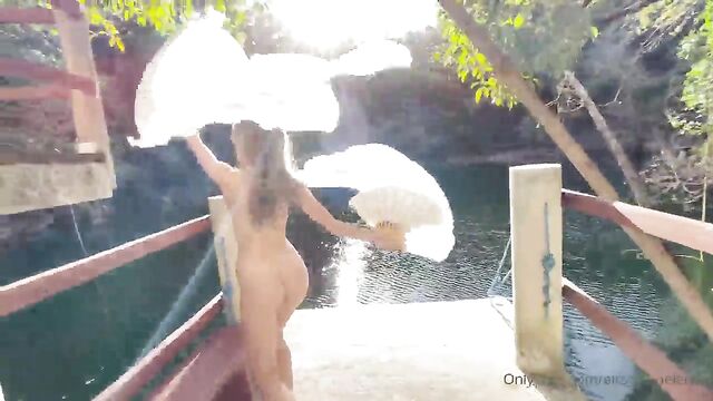 Elizabeth Electra gets her pussy railed by Lyran