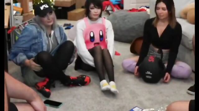 A red-haired anime femdom tastes Valentine's pussy in a menage tres