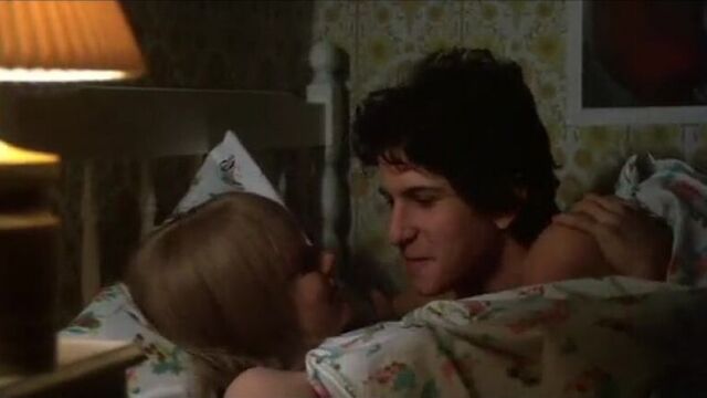 голая Джоди Фостер (Jodie Foster) - Девочка живущая вниз по переулку Little Girl Who Lives Down the Lane (1976)