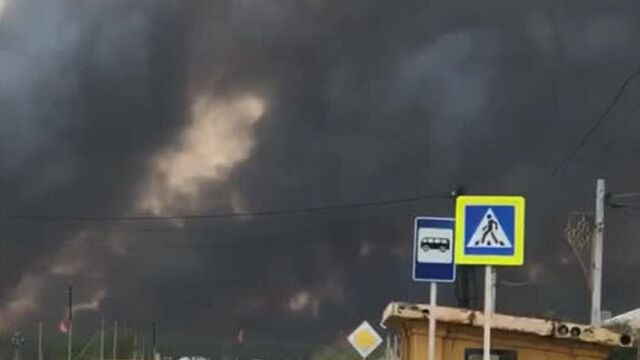 Борское, Самарская область. Огонь рядом с жилой зоной