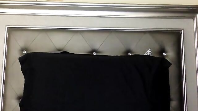 A conversation with Temery93 in a live adult video chat room