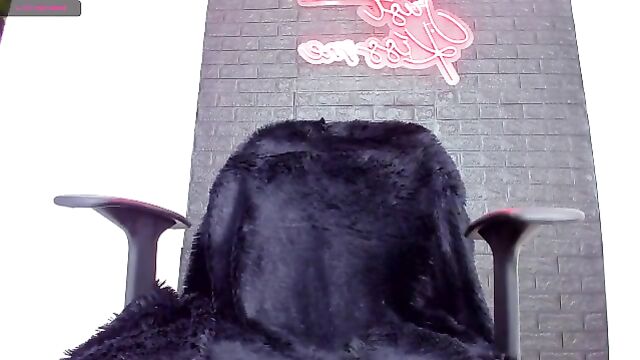 Tgirl z0ebrunette gets her tight asshole gapped by a massive toy