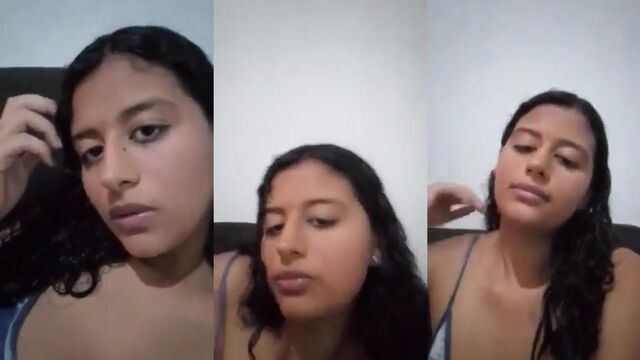 Peituda gostosa has a great time masturbating on the cabaret's live stream