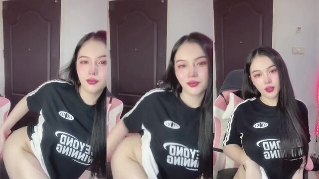 A sexy VJ performing live on Bigo