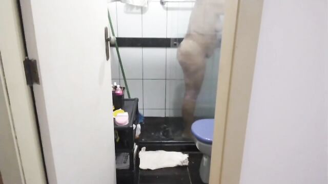 Brazilian milf Coroa gets fucked in a passionate combo
