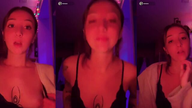 A girl is flashing her boobs on Tik Tok live stream