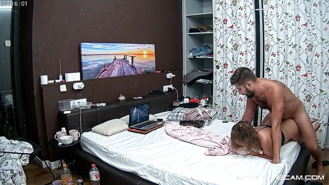 RealLife Voyeur Cam shots - a peek into real voyeuristic action