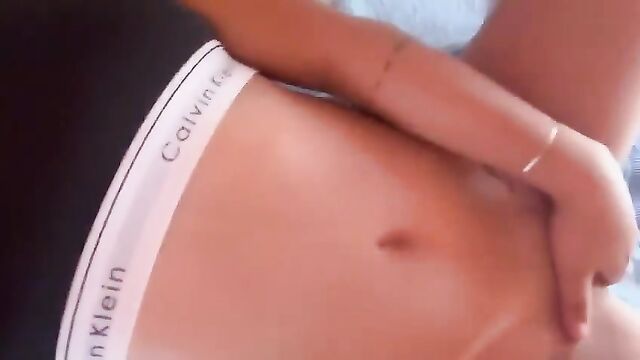 Cris Sousa gets her pussy railed on cam show