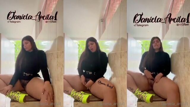 A fat woman shows her hole and fucks with her husband in a bold act