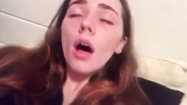 Babe with a dirty mouth, who likes to talk smut