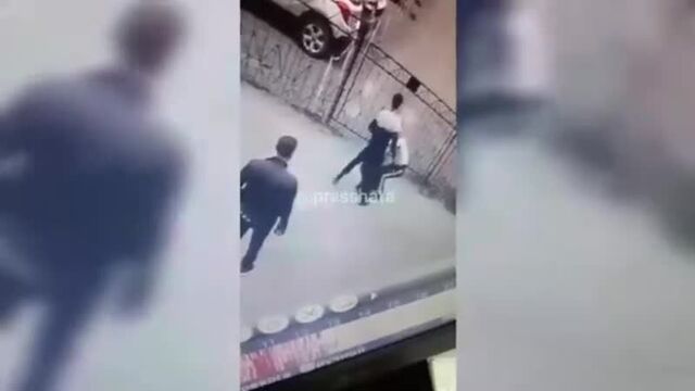 Молодой человек напал на пенсионера в Екатеринбурге