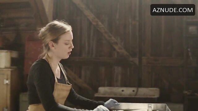 Splice - Sarah Polley, a movie for fans of sensual and erotic cinema