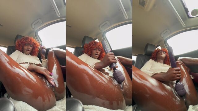 African chick caressed herself in her car and came