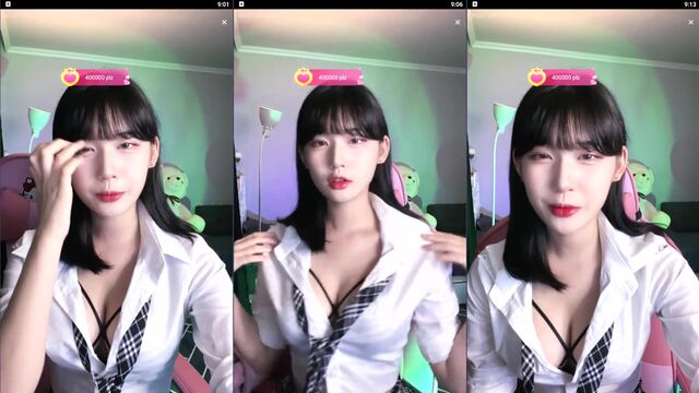 A sexy girl is fucking live on Bigo, a popular platform for real-time streaming
