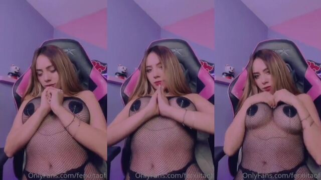 Ferxiita is a porn actress with a great body and sexy ass