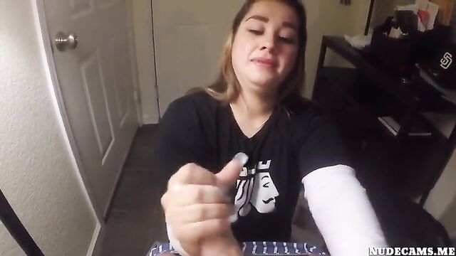 A pizza delivery guy gets his dick jerked by a horny girl