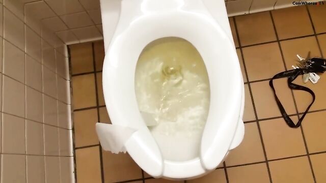 Candie Cane’s pee collection is a must-see! (1)