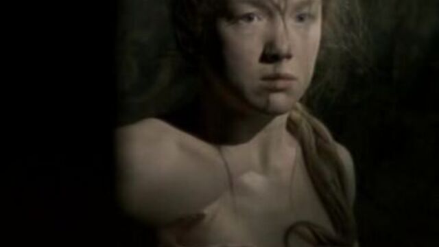 Дарья Мороз голая в фильме "Живи и помни" (2008, Александр Прошкин)