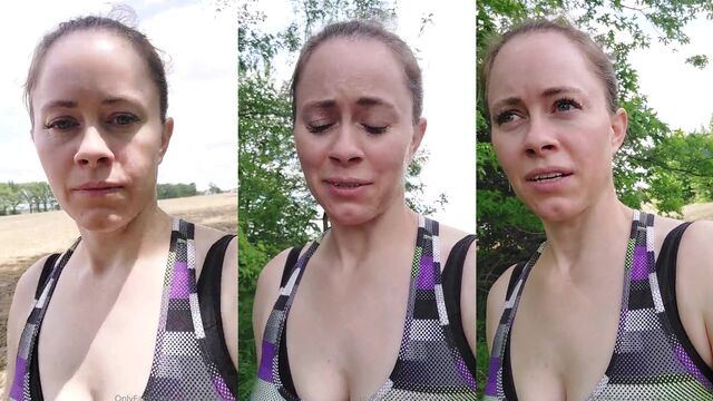 Beautiful model gets covered with huge floppers - Ǝʌǝʇɥǝsǝxʎɟɐᴉɹʎ