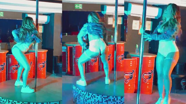 Kelly is a young woman with beautiful shapes who loves sex