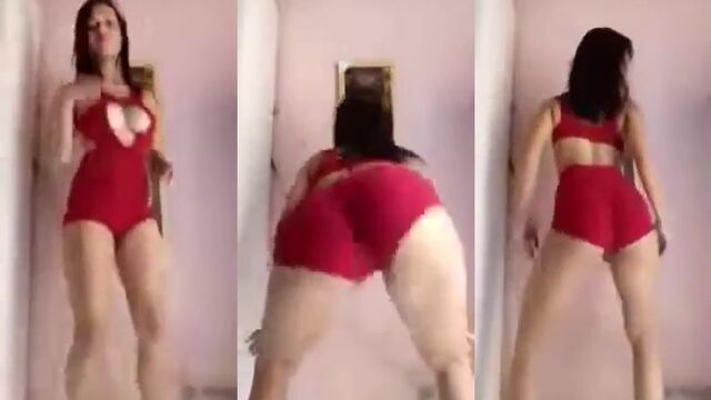 The little rabbit Elayne Beatriz is dancing on the internet