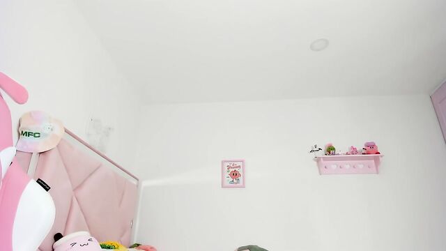 Sweet cam model with a perfect body - Cherrycute666