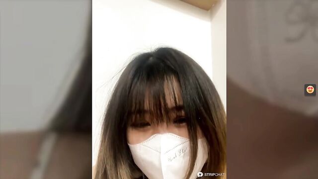 Onee-Chew performs on her webcam, please watch