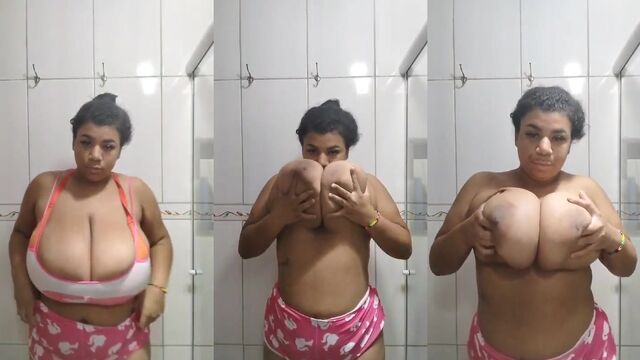 Natural pretona sex with a lot of juices