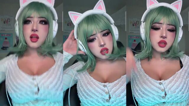 A cute teen with big boobs can’t stop bouncing on TikTok live