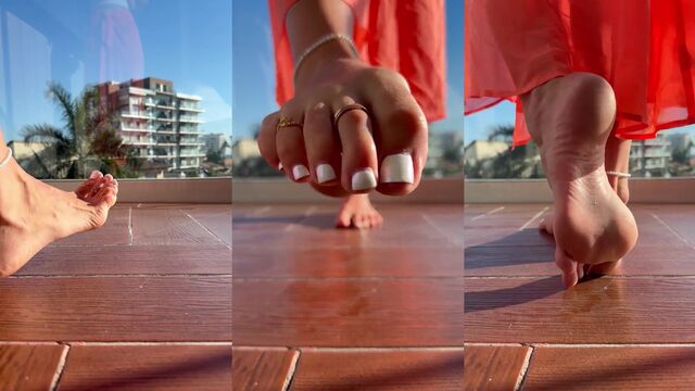 Giantess with big feet and long slender soles porn
