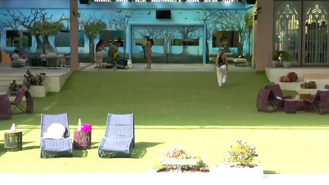 Celebrity model Alane Dias enjoys herself on the BBB24 program