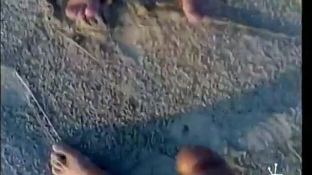 Ходит и дрочит на девушек 4