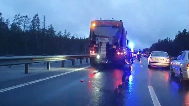 В Ленобласти труп мужчины выпал из багажника автомобиля в момент ДТП