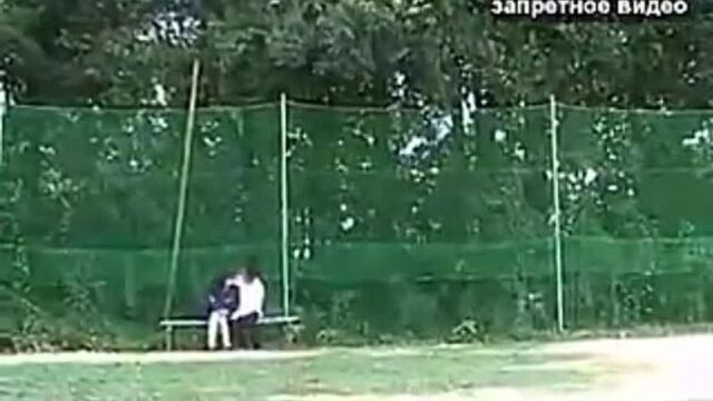 Японский секс на скамейке