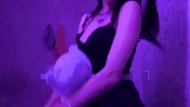 Skinny bitch masturbating with toys in her room until she comes