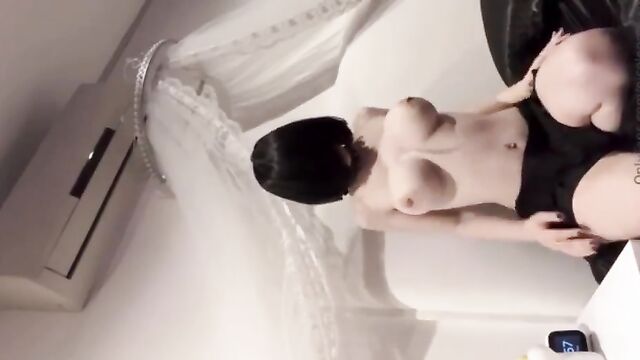 Big titty emo girl shows off in sexy lingerie, a real spectacle!