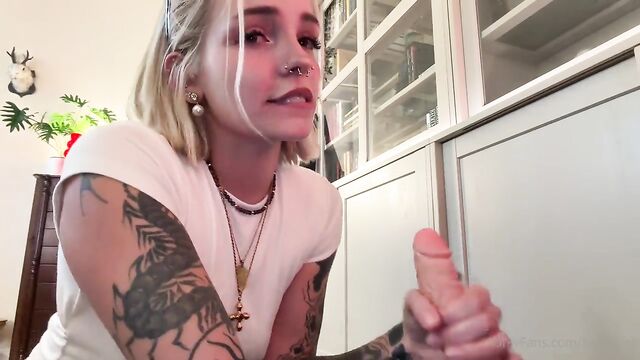 Goth girl fucked in her tight ass by an amateur