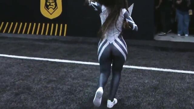 Nyvi Estephan is the best ass spreader ever with the best boobs