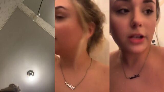 Girl shows her ass in a private webcam show, just like many others