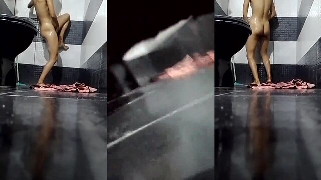 A hot girl taking a bath and shaking her ass