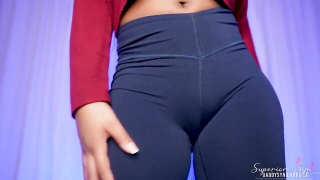 Ebony girl shows her ass in leggins and worships it JOI