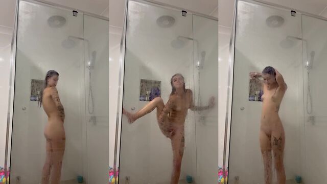 Fingers in the pussy while taking a bath