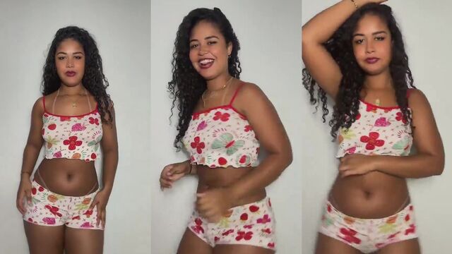 Morena Jacqueline Sousa was caught with her ass exposed on the internet