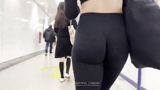 The biggest Bunda ever, you have not seen anything like this before!